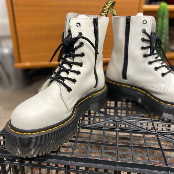 DR MARTENS JADON PLATFORM BOOTS SIZE 7 WOMENS/6 MENS - Picture 3 of 6